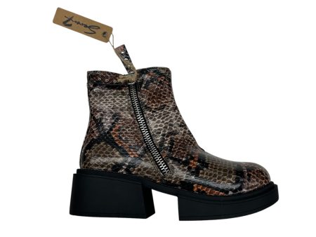 Boots Ankle Flats By Seven 7 In Snakeskin Print, Size:7 Online now